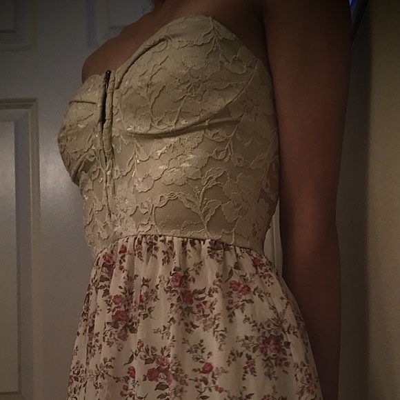 Vintage lace dress - floral spring vibes - Picture 1 of 5